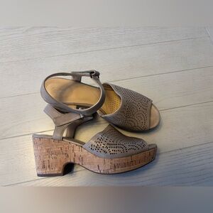 Clarks size 8.5 Maritsa Nila wedge